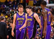 爱游戏网站入口-雄鹿队完成了对掘金队的逆转，赢得西部冠军