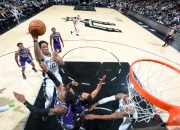 爱游戏链接-国王击败公牛，霍姆斯上演绝杀。的简单介绍