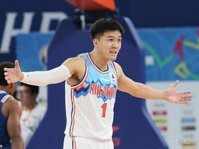 赛场上球员表现出色引人瞩目 赛场上球员表现出色引人瞩目