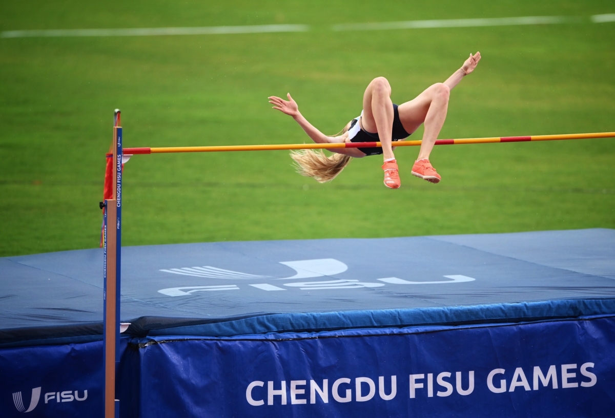 关键比赛中，暗影军团扳平比分，现场掌声雷动