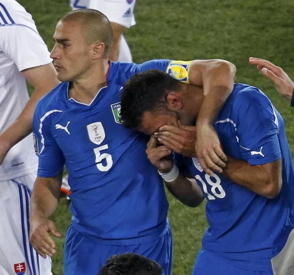 包含斯洛伐克男足意外惊艳，成功晋级下一轮的词条