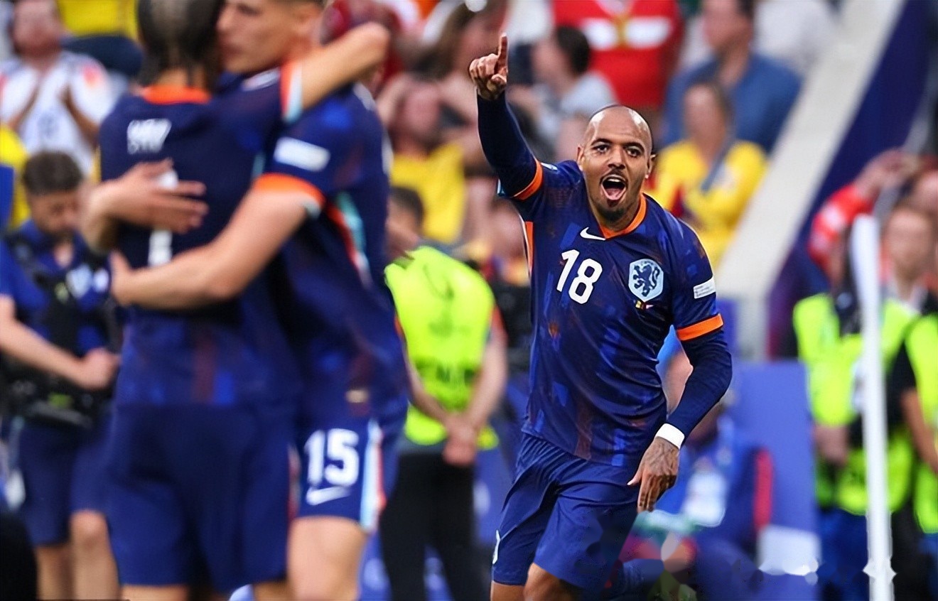 包含斯洛伐克男足意外惊艳，成功晋级下一轮的词条