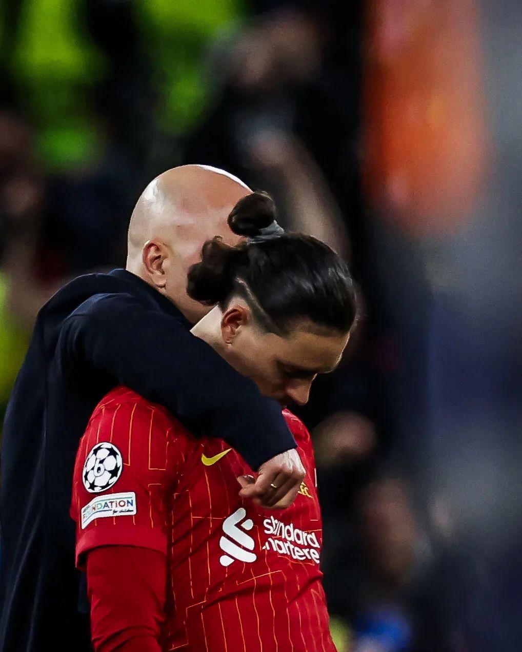 神奇门将扑出关键点球,助球队夺得胜利 神奇门将扑出关键点球,助球队夺得胜利