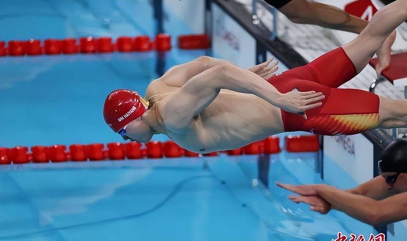 包含台湾游泳运动员创造个人最佳成绩晋级半决赛的词条