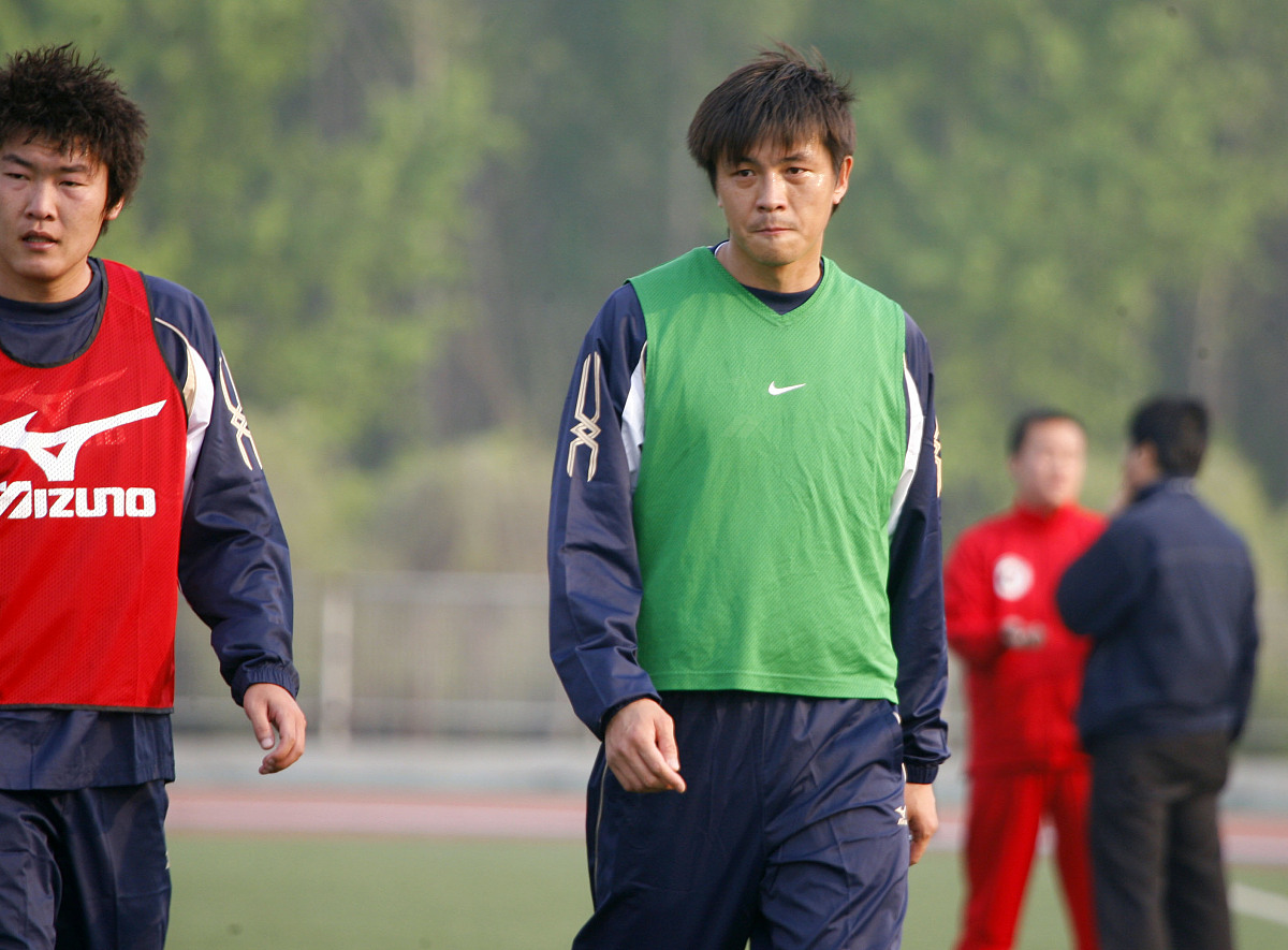 赛场上球员的拼搏精神感动了全场观众 赛场上球员的拼搏精神感动了全场观众