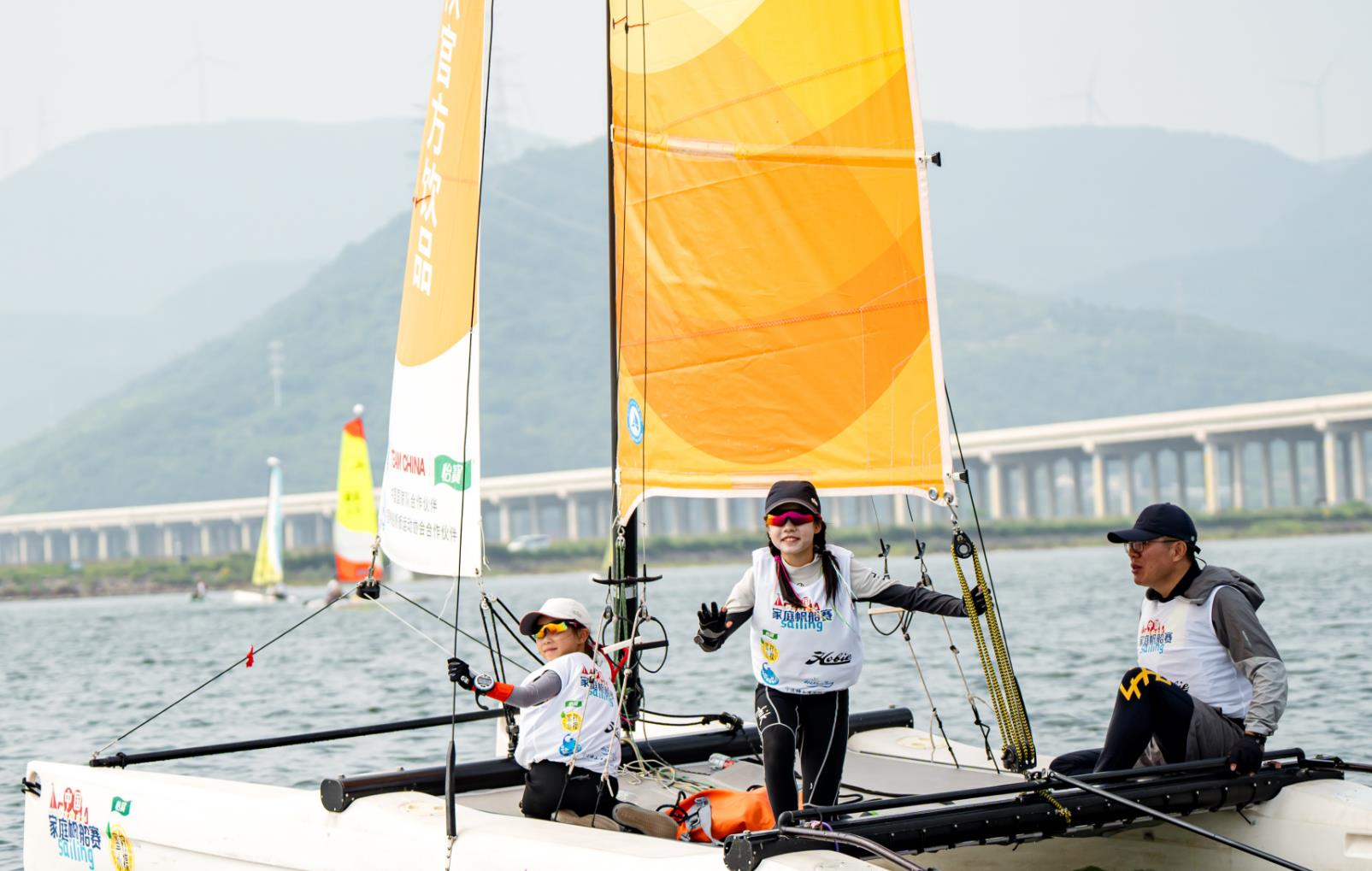 瑞士帆船队强势夺冠,领跑比赛 瑞士帆船队强势夺冠,领跑比赛