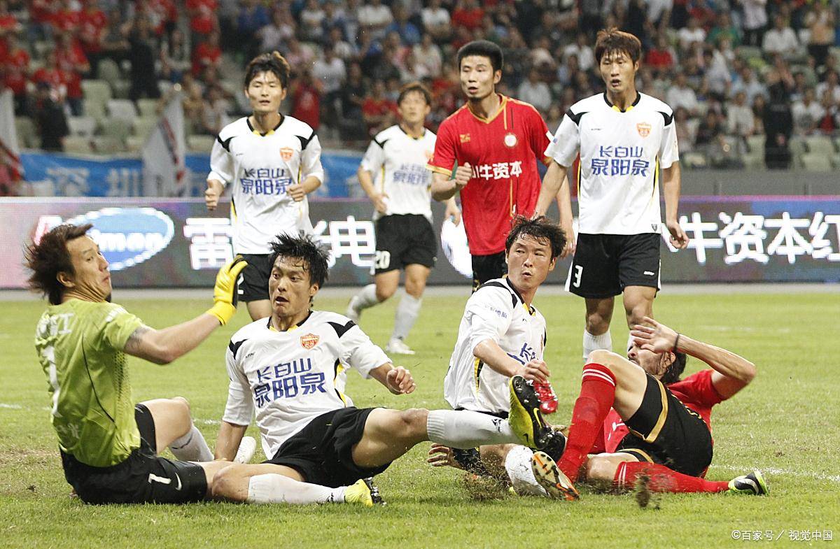 精英球员展现团队实力，比赛氛围浓烈