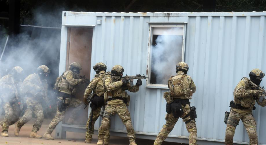 包含列支敦士登队战力强大,刻苦训练的词条 包含列支敦士登队战力强大,刻苦训练的词条