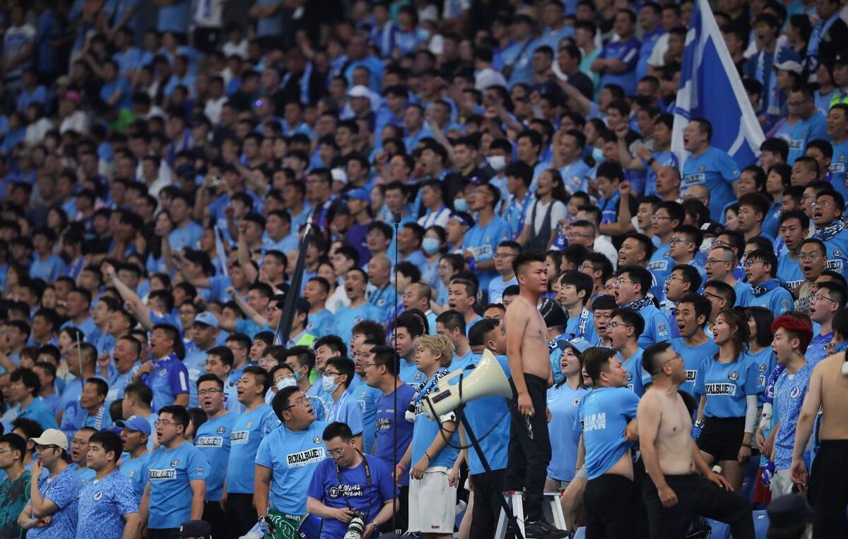 精彩瞬间回放，球迷陶醉其中