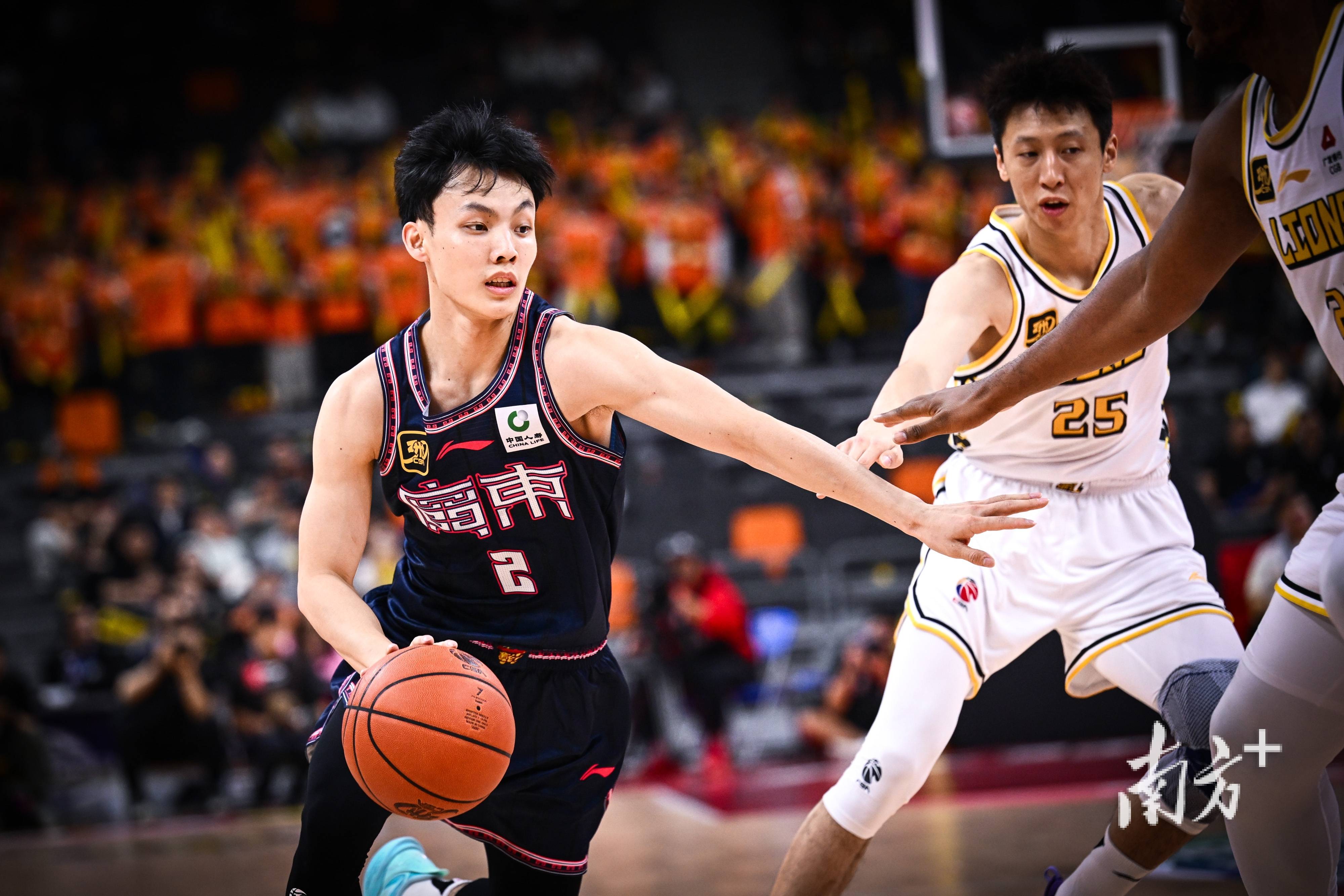 广东宏远抢眼表现,稳坐积分榜榜首的简单介绍 广东宏远抢眼表现,稳坐积分榜榜首的简单介绍