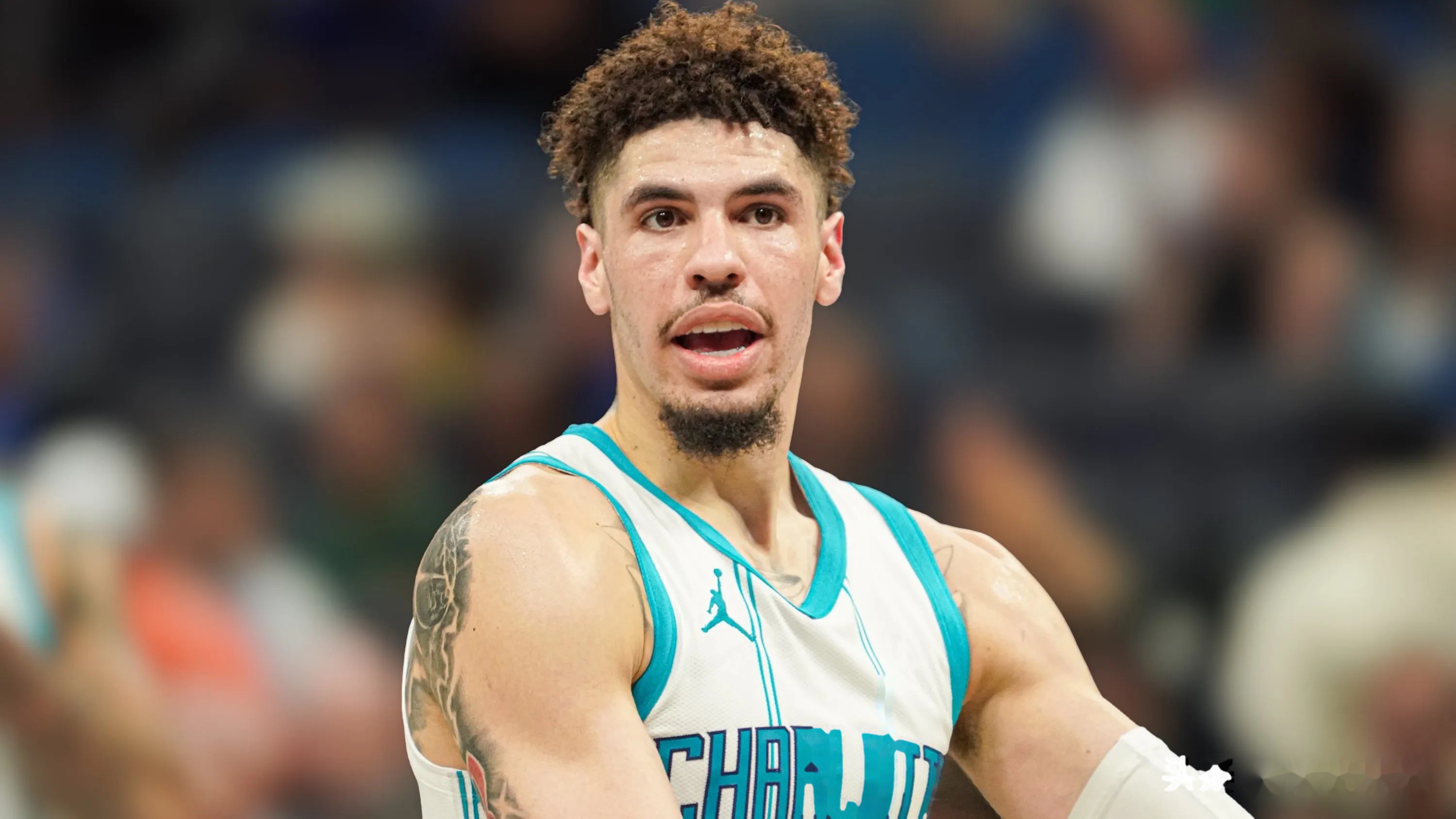 黄蜂队主帅强调防守端重要性,球员积极响应 黄蜂队主帅强调防守端重要性,球员积极响应