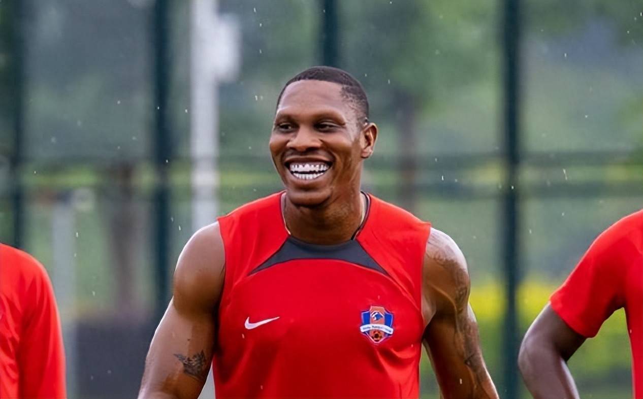 包含一名新面孔在球场上崭露头角,引起球迷热议的词条 包含一名新面孔在球场上崭露头角,引起球迷热议的词条