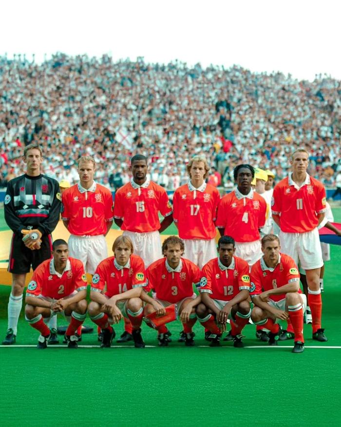 荷兰队成功晋级欧洲杯小组赛 荷兰队成功晋级欧洲杯小组赛