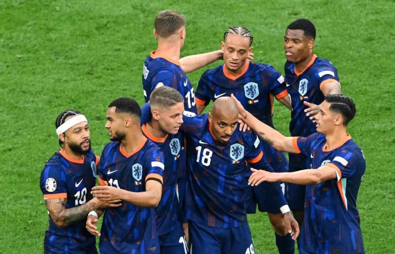 荷兰队成功晋级欧洲杯小组赛 荷兰队成功晋级欧洲杯小组赛