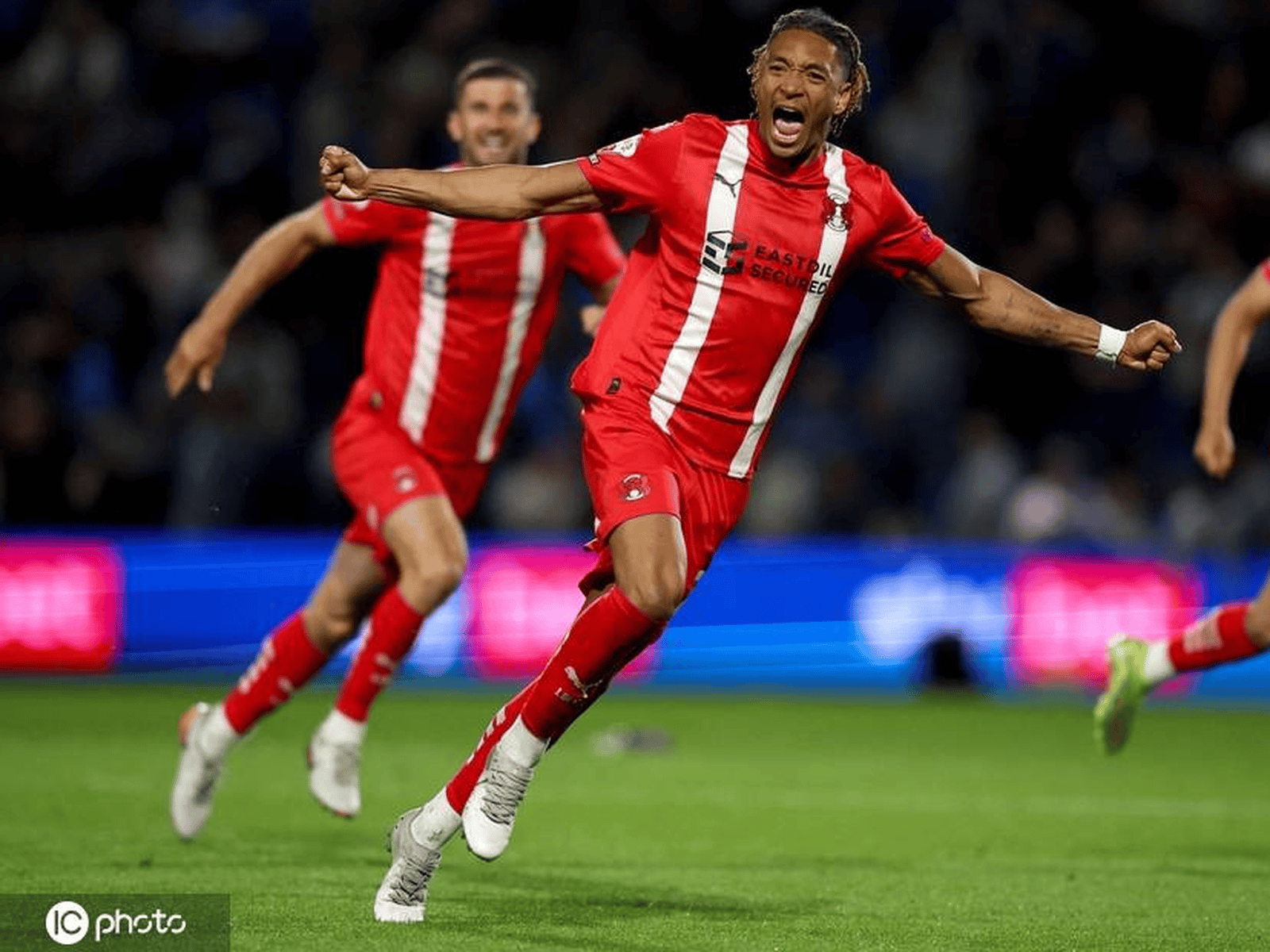 难分高下!比赛场面上演点球大战的简单介绍 难分高下!比赛场面上演点球大战的简单介绍