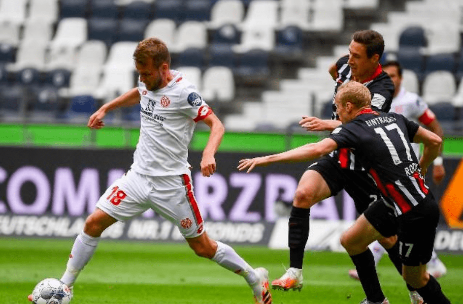 斯图加特踢球队成功击败实力强劲对手 斯图加特踢球队成功击败实力强劲对手