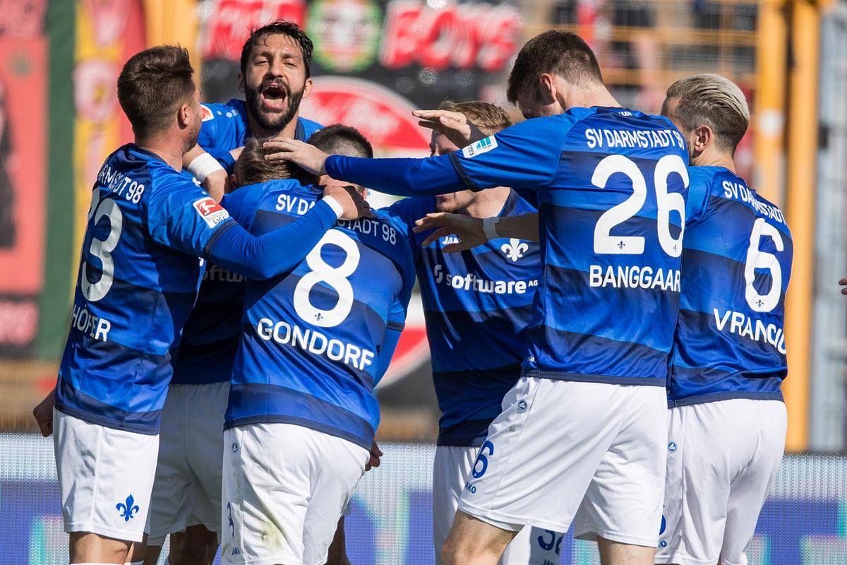 澳大利亚墨尔本城队员努力,夺得胜利的简单介绍 澳大利亚墨尔本城队员努力,夺得胜利的简单介绍