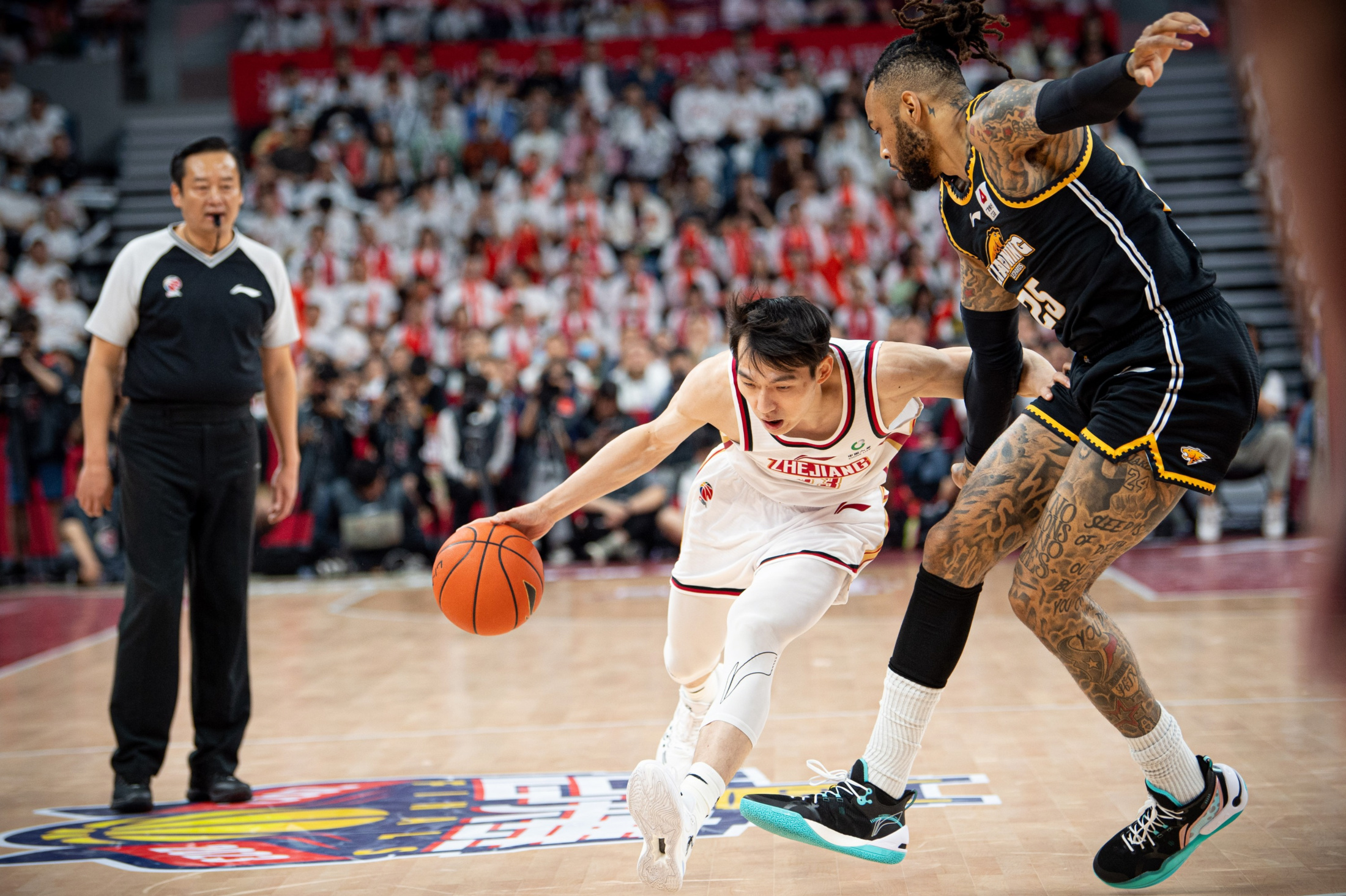 关于争分夺秒，各支球队拼尽全力求胜的信息