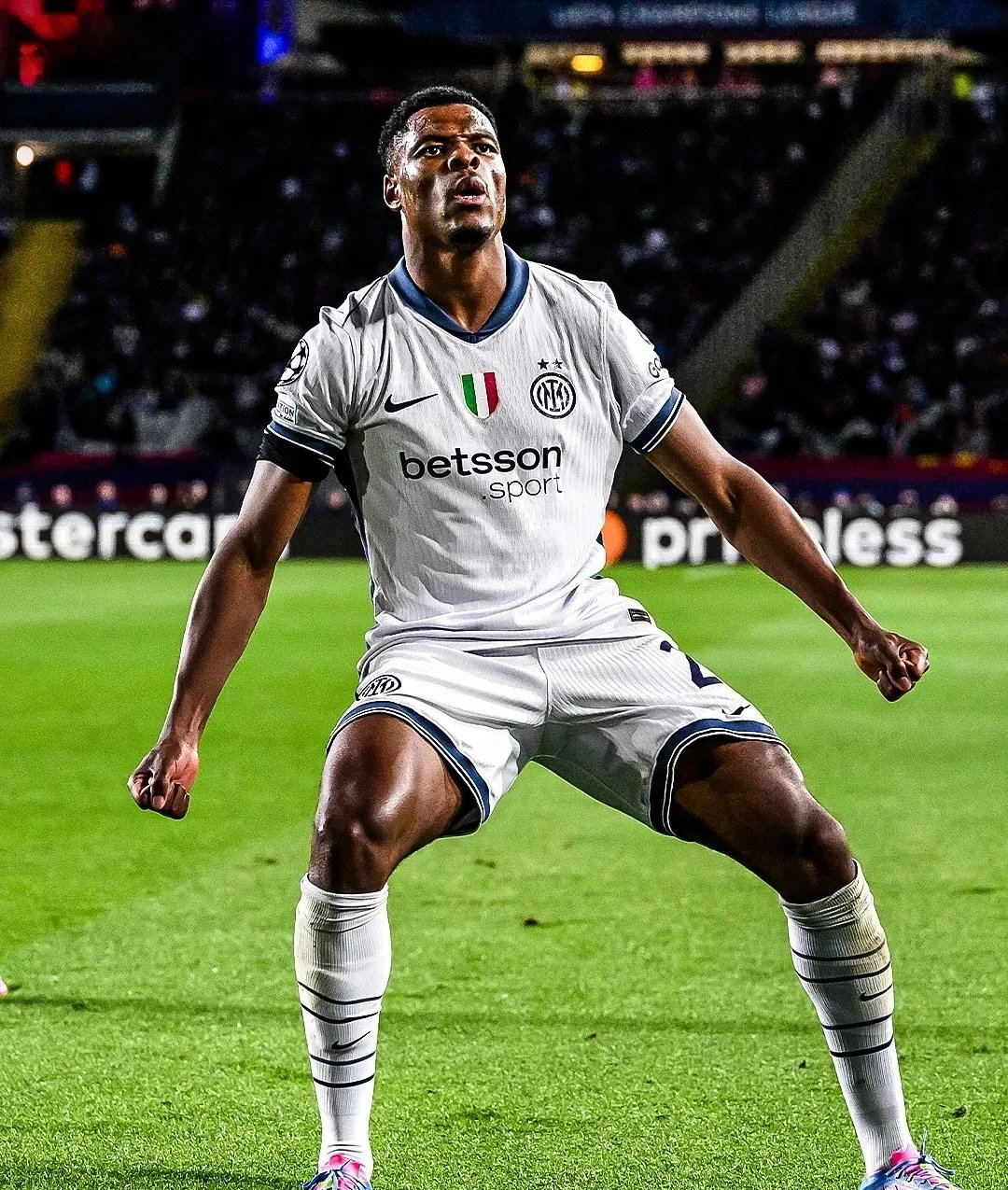 包含拼尽全力!球员孤军奋战却未能改变比赛结果的词条 包含拼尽全力!球员孤军奋战却未能改变比赛结果的词条