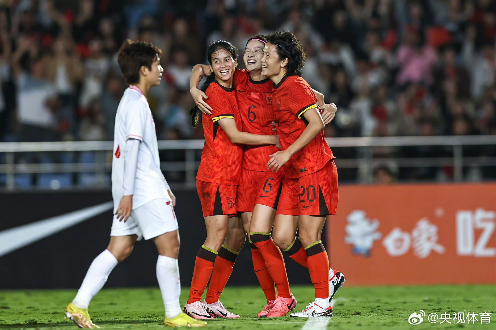 包含危地马拉女足逆转取胜，晋级四强的词条