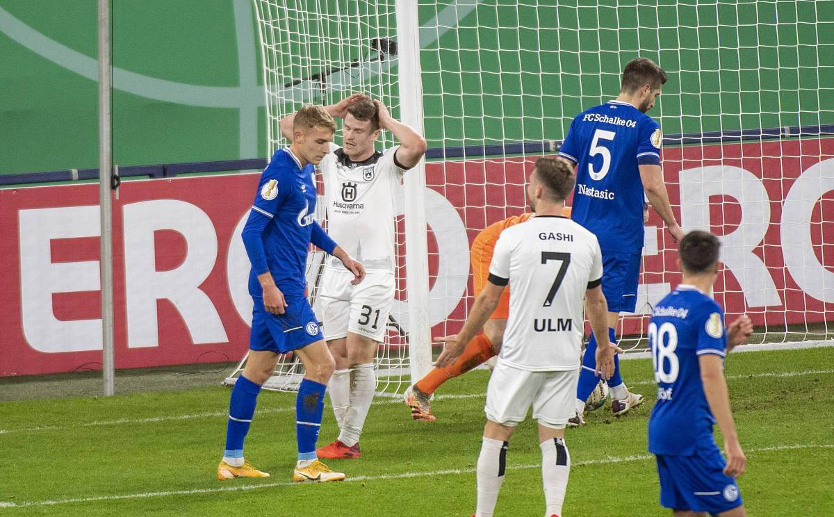 包含汉堡球队遭遇主场失利，挑战更加艰巨的词条